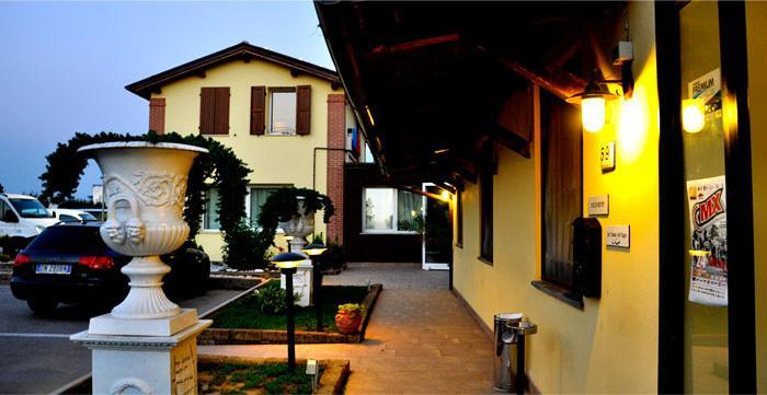 Locanda Del Lupo ฟาเอนซา ภายนอก รูปภาพ